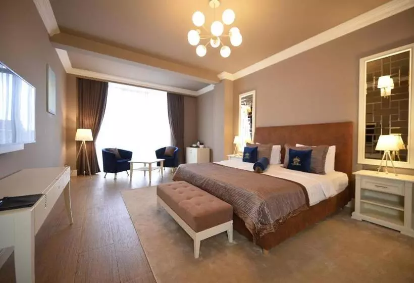 اتاق لوکس با تخت بزرگ, Royal Casino &