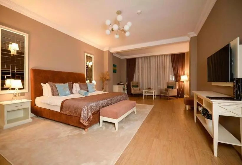 اتاق استاندارد با تخت بزرگ, Royal Casino &