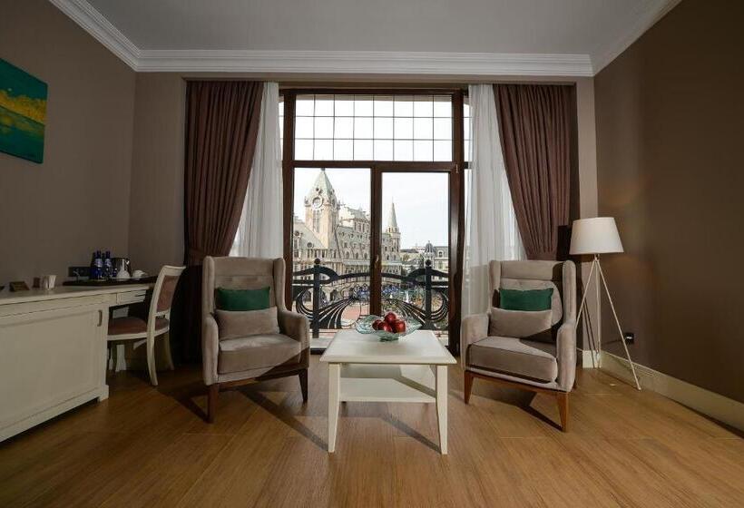 اتاق استاندارد با تخت بزرگ, Royal Casino &