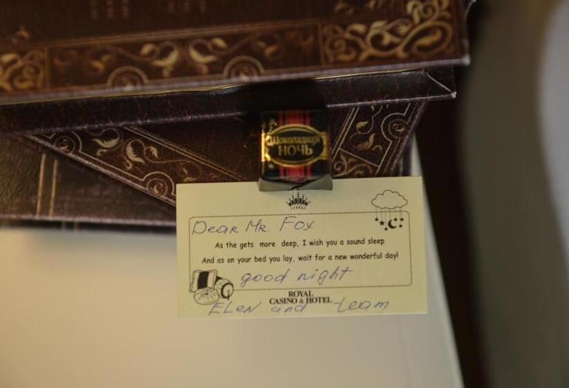 اتاق اجرایی سه نفره, Royal Casino &