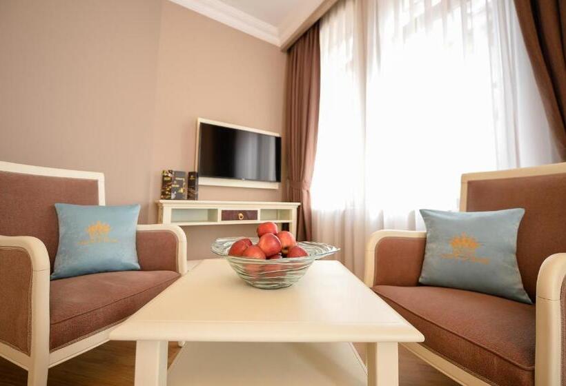 اتاق اجرایی سه نفره, Royal Casino &