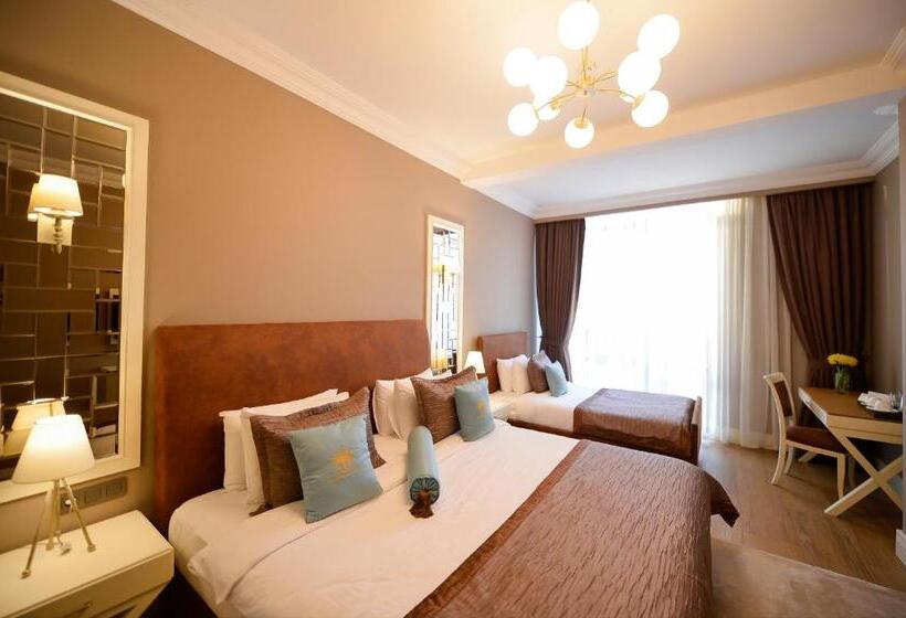 اتاق اجرایی سه نفره, Royal Casino &