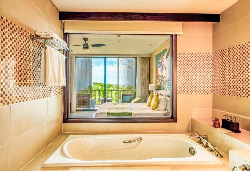 اتاق لوکس با بالکن و چشمانداز دریا, Salinda Resort Phu Quoc