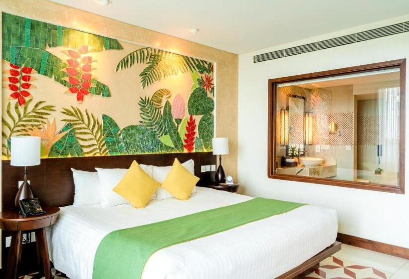 اتاق لوکس با بالکن و چشمانداز دریا, Salinda Resort Phu Quoc