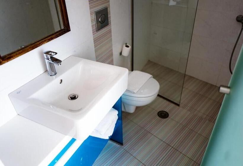 Номер Economy, Victoria