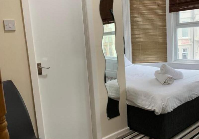 Семейный Номер, OYO Wave Crest