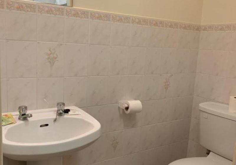 Номер Economy, OYO Wave Crest