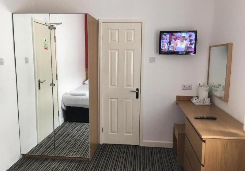 חדר דלוקס, OYO Wave Crest