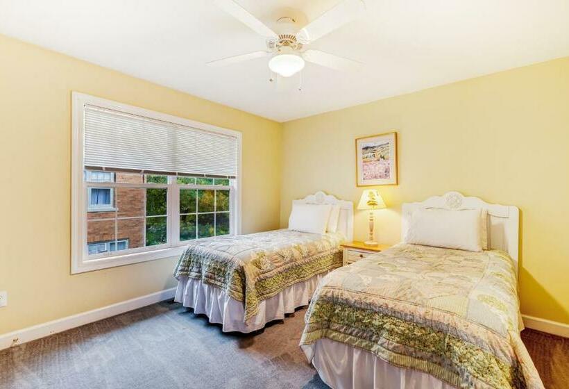 דירת שלושה חדרים, Beacon Court D