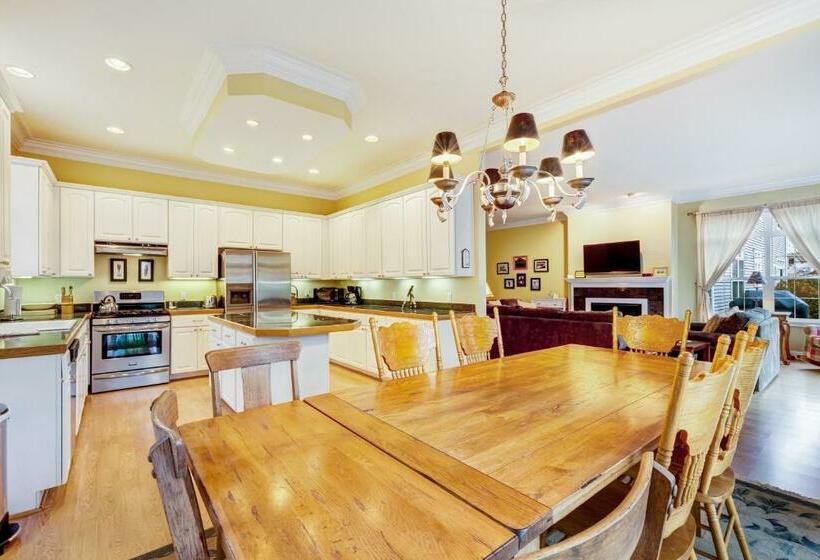 דירת שלושה חדרים, Beacon Court D