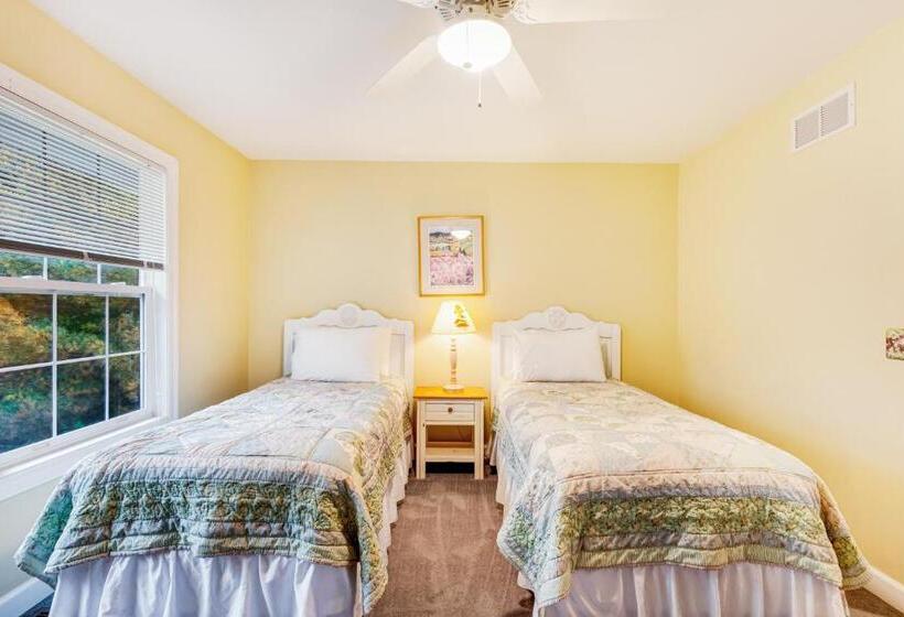 דירת שלושה חדרים, Beacon Court D