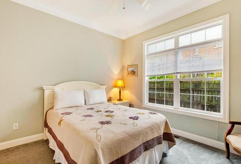 דירת שלושה חדרים, Beacon Court D