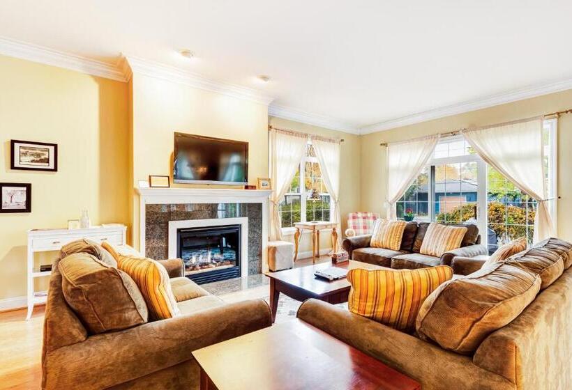 Апартаменты 3 Спальни, Beacon Court D