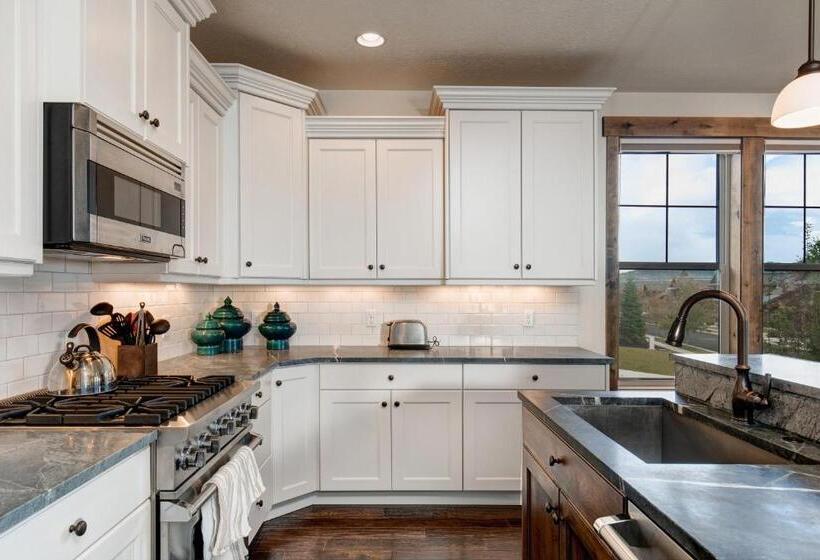 דירת שלושה חדרים, North Vista Haven Unit 101