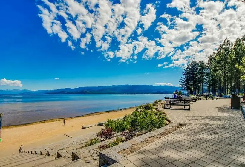 ３ベッドルームアパートメント, Our Lake House