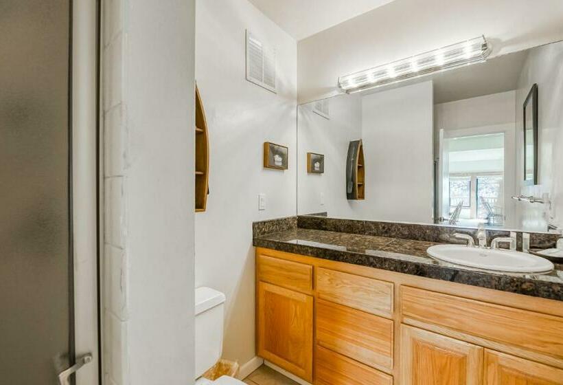 침실 3개 아파트, Our Lake House