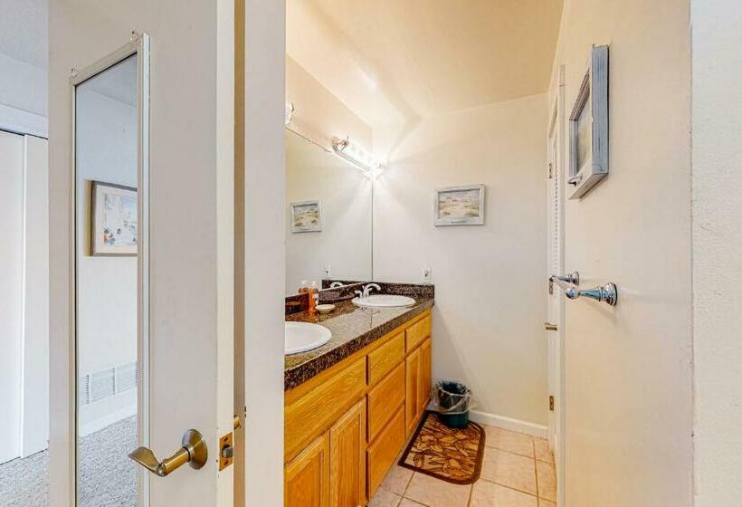 침실 3개 아파트, Our Lake House