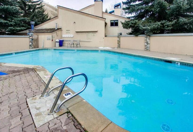 شقة غرفة واحدة, Warm Springs Wonder