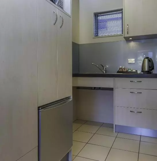 Standard-studio, 166 Majestic Court Motel