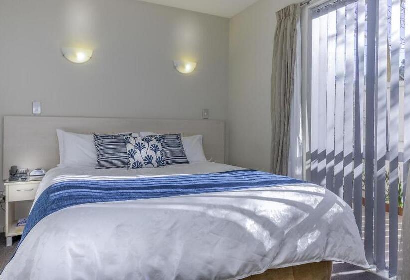 Апартаменты 2 Спальни, 166 Majestic Court Motel