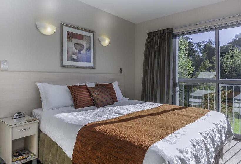 Студия Superior, 166 Majestic Court Motel
