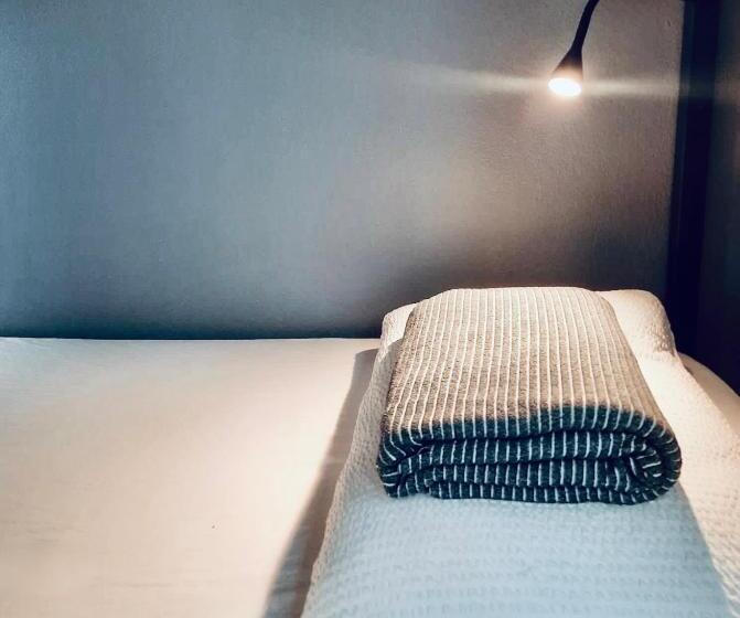 تختخواب در اتاق مشترک, Bus Hostel Reykjavik   Reykjavik Terminal