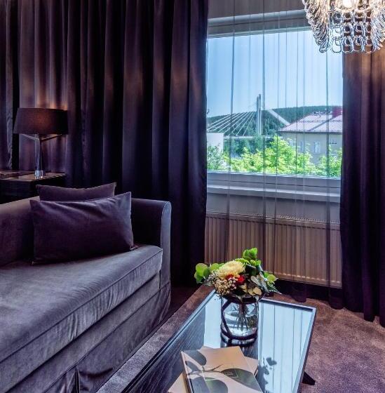 غرفة قياسية, Arctic Light