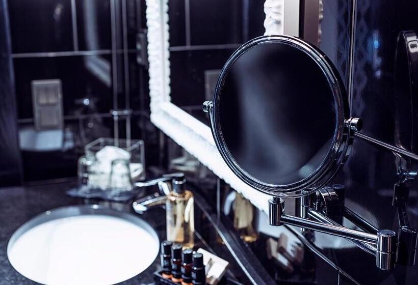 غرفة قياسية, Arctic Light