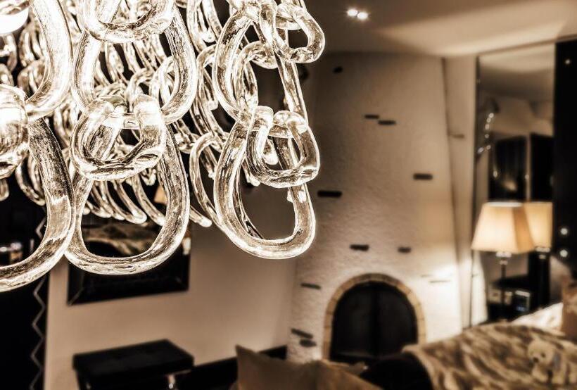 جناح, Arctic Light