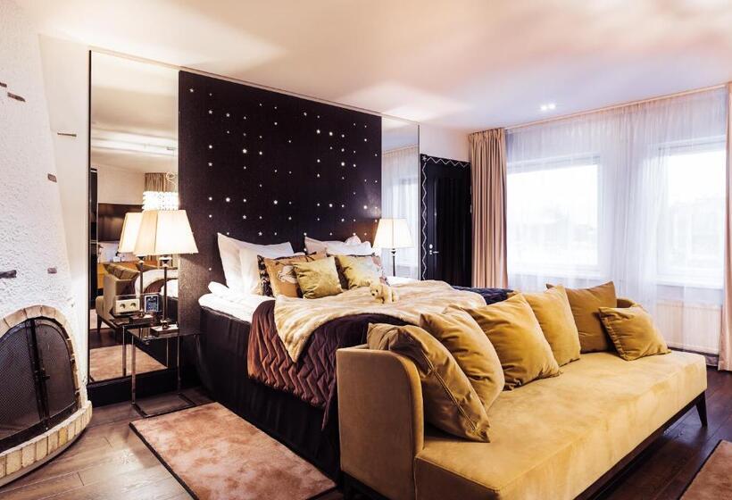 جناح, Arctic Light