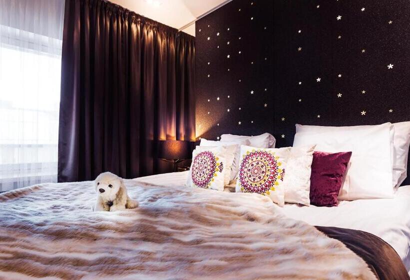 غرفة عائلية, Arctic Light