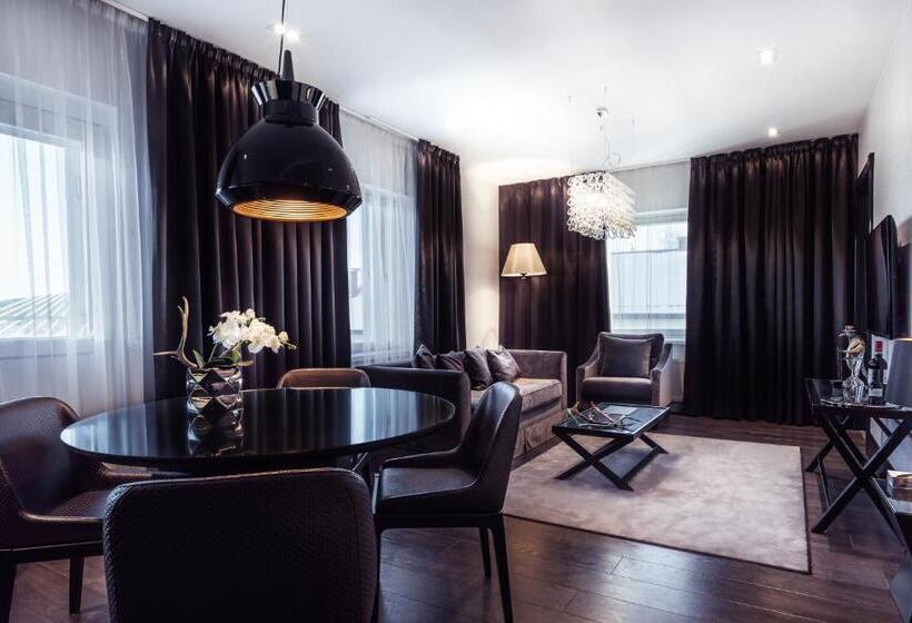 غرفة عائلية, Arctic Light