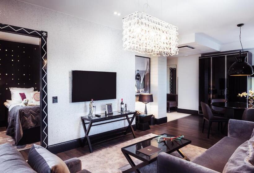 غرفة عائلية, Arctic Light