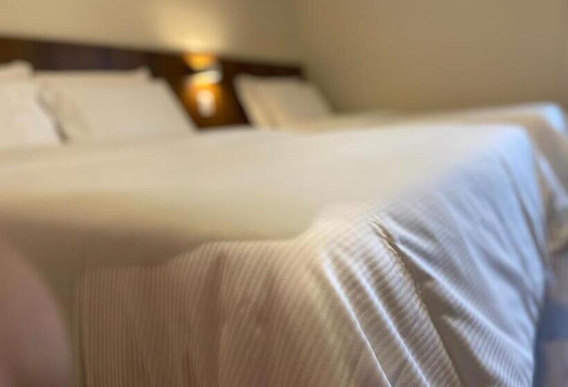 디럭스 트리플 룸, Chateau