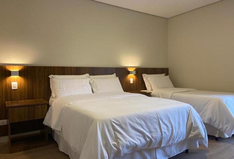 디럭스 트리플 룸, Chateau