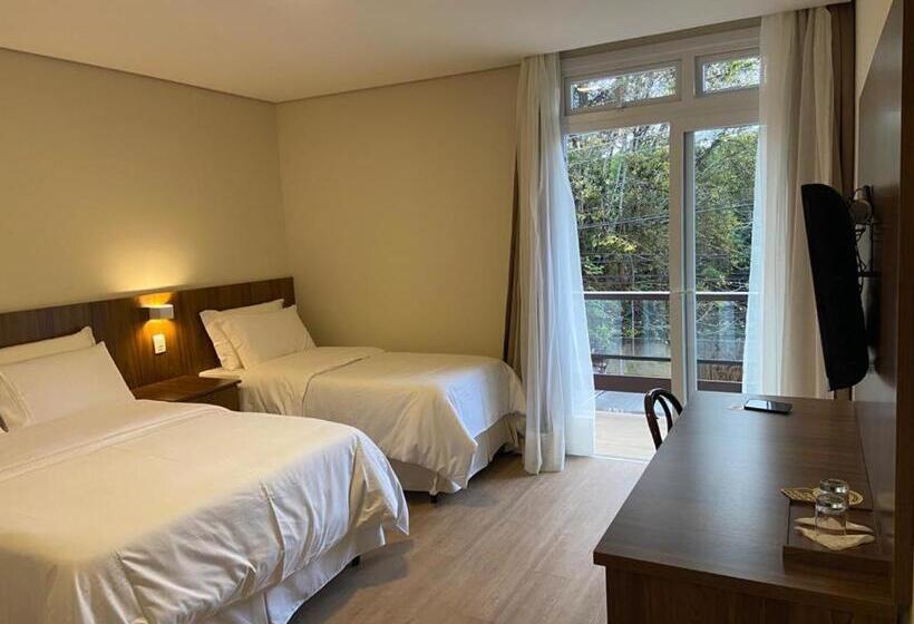 Quarto Triplo Deluxe, Chateau