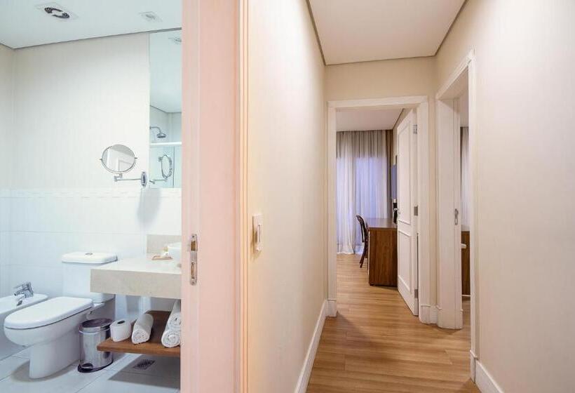 디럭스 패밀리 룸, Chateau