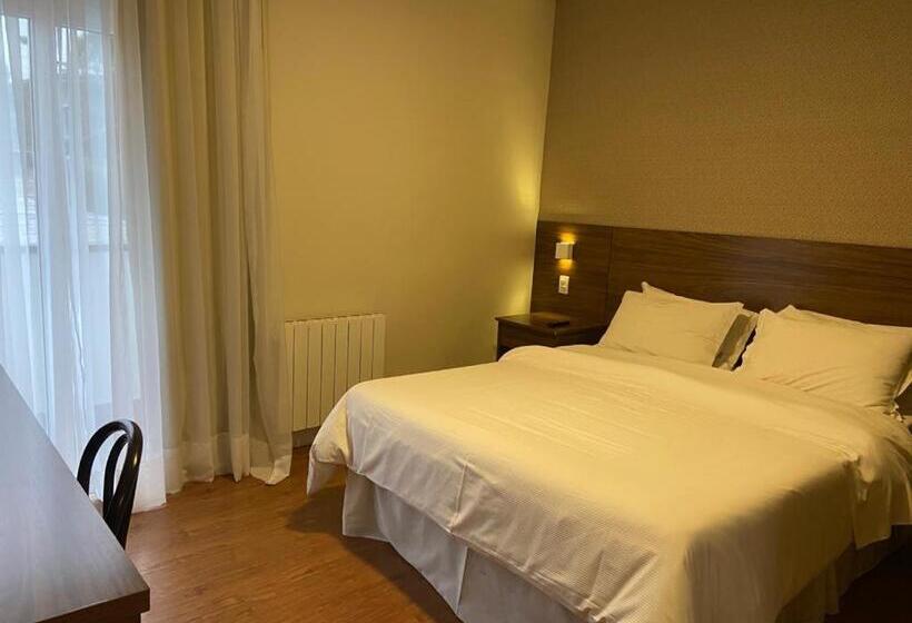 디럭스 패밀리 룸, Chateau