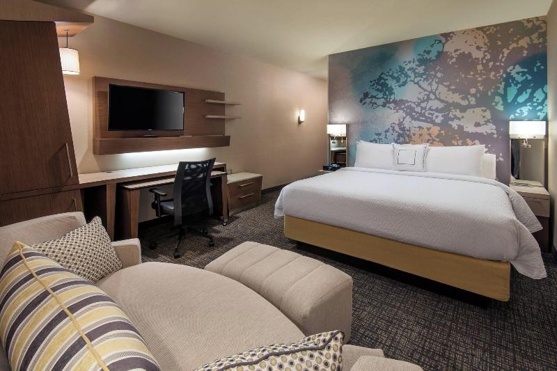 غرفة قياسية سرير كينج, Courtyard By Marriott Irvine Spectrum
