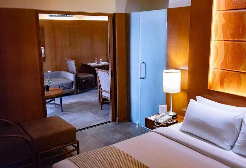 Junior Suite, Crown Regency Beach Resort