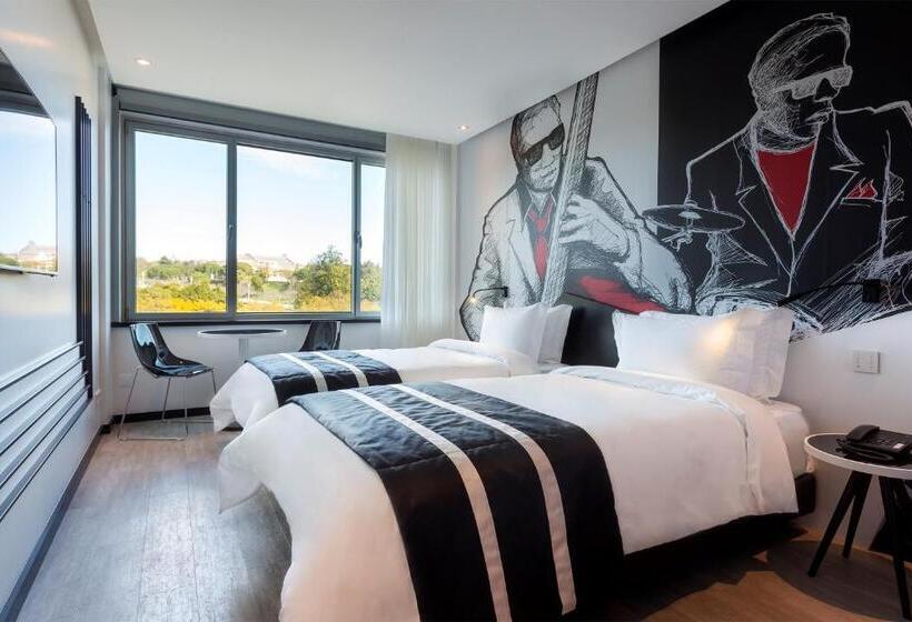 اتاق استاندارد, Hf Fenix Music