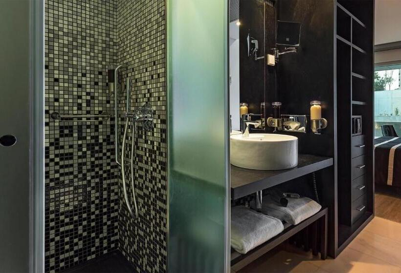 اتاق استاندارد پلاس, Hf Fenix Music