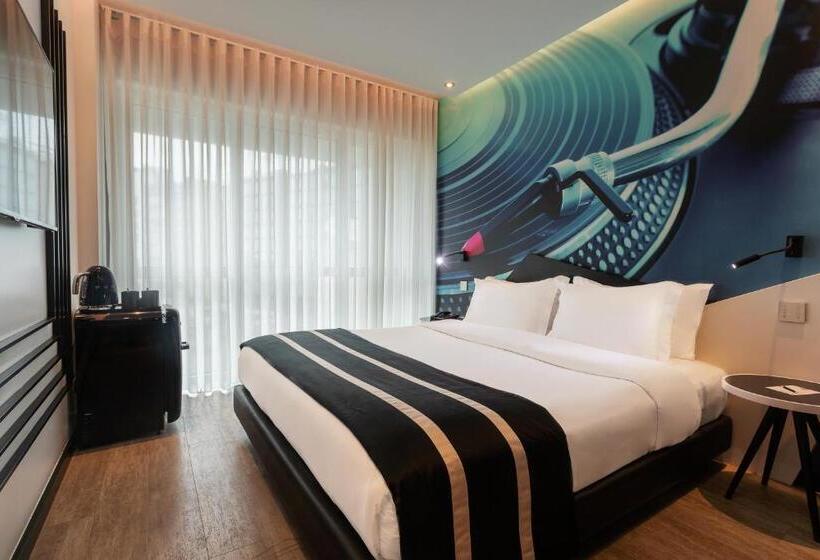 اتاق استاندارد, Hf Fenix Music