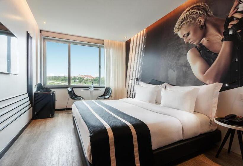 اتاق استاندارد با تخت بزرگ, Hf Fenix Music