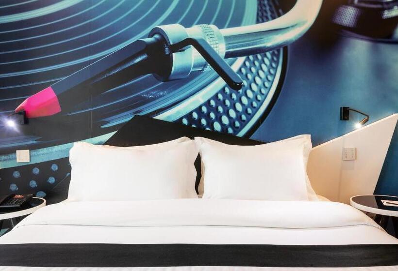 اتاق استاندارد, Hf Fenix Music