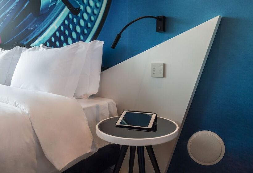 اتاق استاندارد, Hf Fenix Music