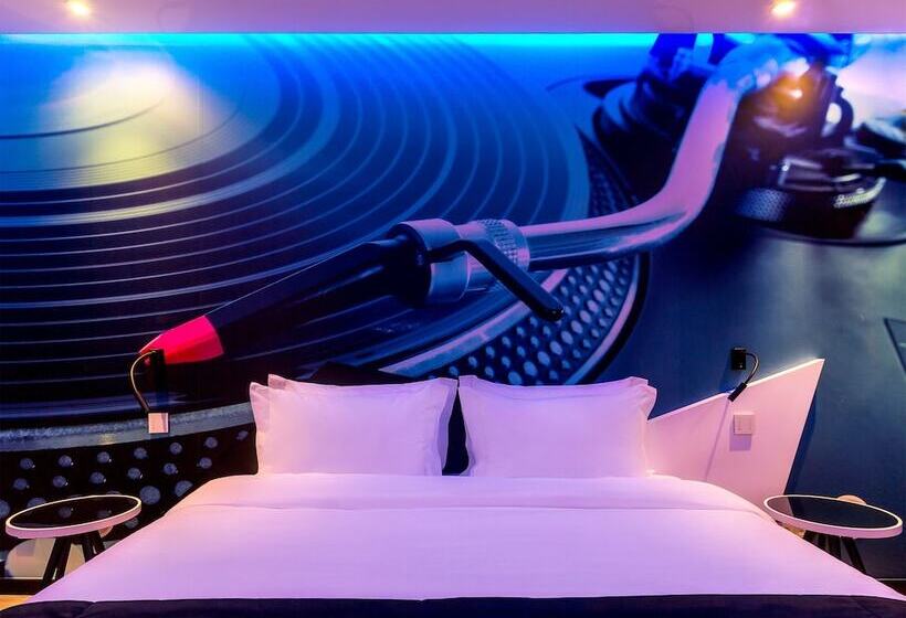 اتاق استاندارد, Hf Fenix Music