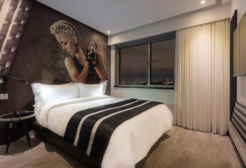 اتاق استاندارد, Hf Fenix Music