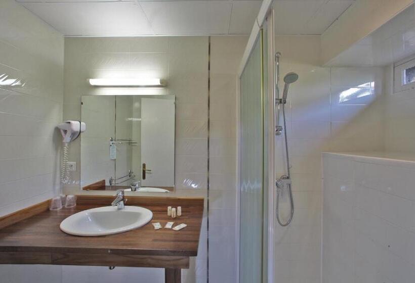 Четырехместный Номер Стандарт, Hôtel Le Madrigal