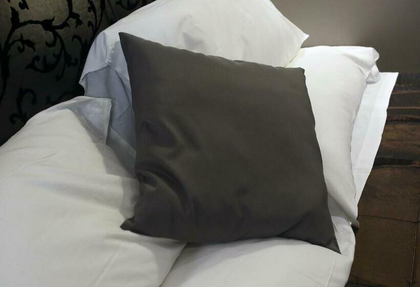 اتاق استاندارد سه نفره, Piccolo Di Piazza Di Spagna Suites